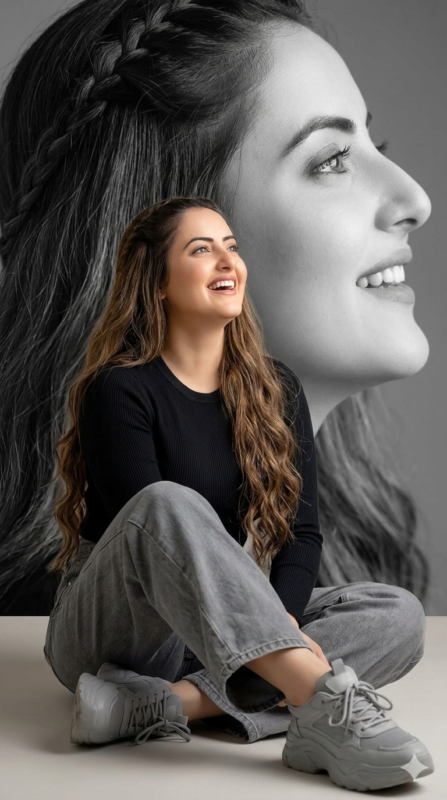 Hyperrealistic Sitting Portrait AI Prompt